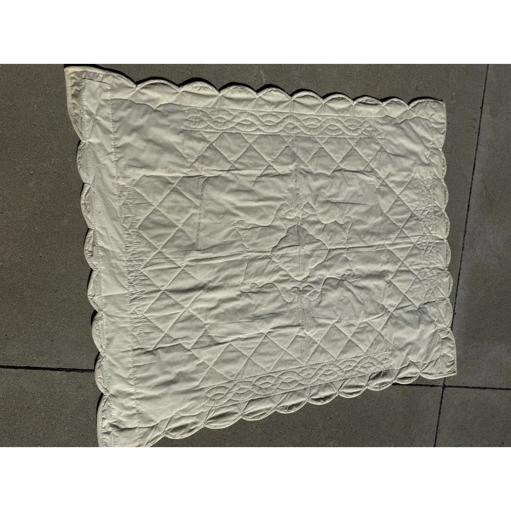 Ivory Floral Embroidered Quilt Throw Scalloped Edge Cottage Chic 50x70